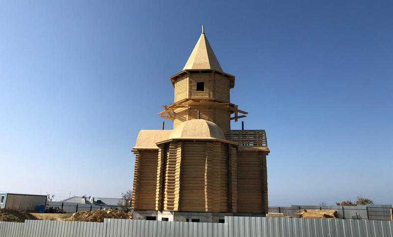 Строительство так называемого деревянного храма во имя святителя Гурия, архиепископа Таврического, на улице Паршина в Севастополе