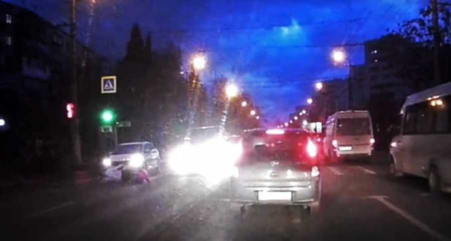 В Севастополе безрассудная мать и ребёнок оказались под колесами