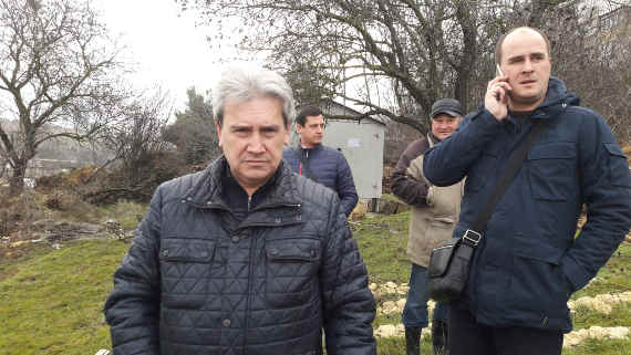 один из тех, кто руководит этими работами, является некий Василий Черкас. Многие встречали этого человека на различных одиозных стройках, по большей части – уплотнительных, ставших предметом скандалов с местными жителями