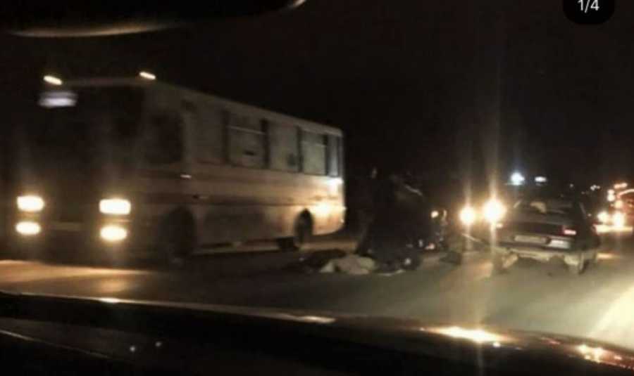 В результате ДТП на неосвещенном переходе недалеко от въездной арки в честь 200-летия Севастополя пострадали три человека, в том числе - несовершеннолетние.