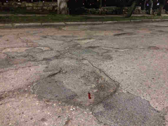 халатность дорожных служб при проведении ямочного ремонта по улице Горпищенко