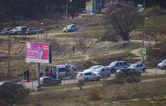 Вчера в 11:00 53-летний водитель автомобиля Mercedes двигался от ул. Героев Бреста в направлении Фиолентовского шоссе. В районе дома № 61 на Столетовском проспекте он совершил наезд на женщину 1956 года рождения