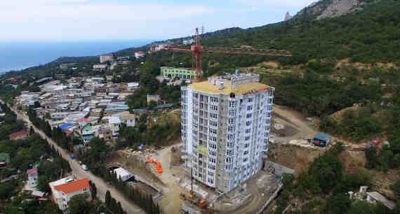 ЖК "Дом в Форосе", врезавшийся в канализационные трубы соседних дачных домов