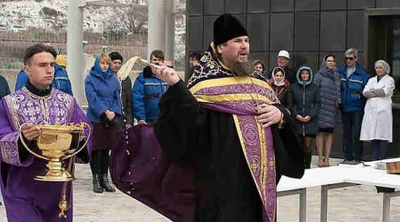 Благочинный Севастопольского округа протоиерей Сергий Халюта по просьбе генерального директора севастопольского отделения корпорации «Технопромэкспорт» совершил чин освящения Балаклавской ТЭС