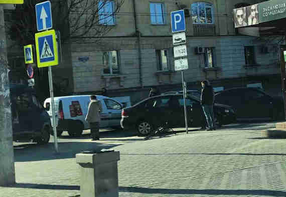 В Севастополе под колеса легкового автомобиля попал велосипедист. По сведениям очевидцев, ДТП произошло сегодня, около 16 часов на перекрестке улицы Очаковцев и улицы Адмирала Октябрьского