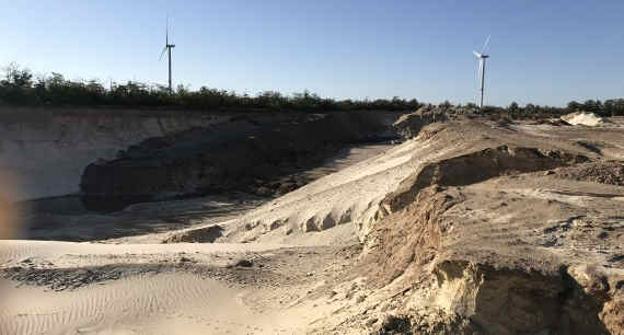 карьер в Крыму около Керчи