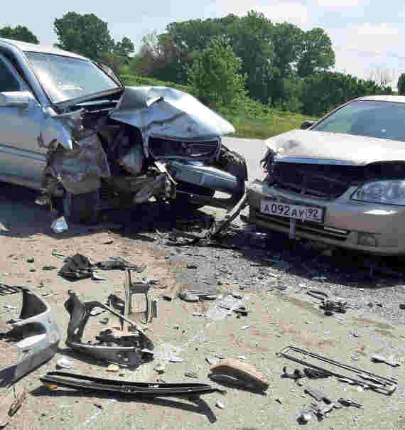 Проводится проверка по факту ДТП с участием водителей автомобилей Chevrolet и Mercedes. В результате ДТП пострадали водители 80-го и 56-го года рождения, сейчас они доставлены в больницу