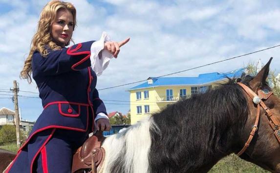 Анна Семенович укротила коней на съемках продолжения «Гардемаринов» в Севастополе