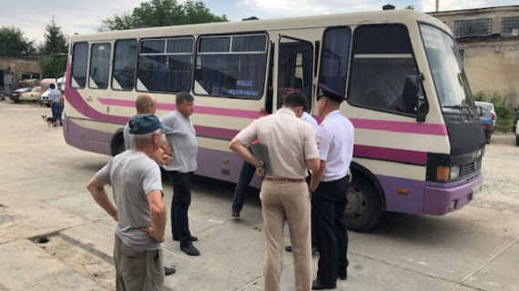 Министерство транспорта Крыма совместно с ГИБДД провело проверку жалоб пассажиров о неудовлетворительном транспортном обслуживании пассажиров на автобусном маршруте «Симферополь – Севастополь».