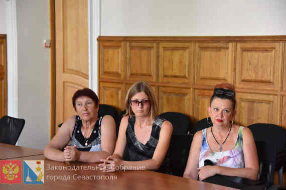 Представители объединения «Профсоюз микробизнеса на проспекте Генерала Острякова» 