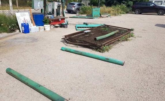 утром 14 числа сторож стоянки сообщил, что на территорию приехали люди с удостоверениями департамента и приступили к демонтажу