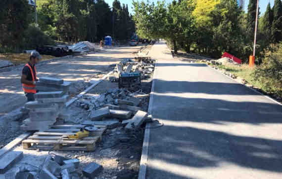 Подрядчик ООО «Спецуниверсалстрой» обещает завершить ремонт улицы Ерошенко протяженностью 980 метров в установленный контрактом срок