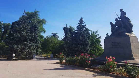 Сквер Ленинского комсомола, расположенный в центре Севастополя – на улице Ленина