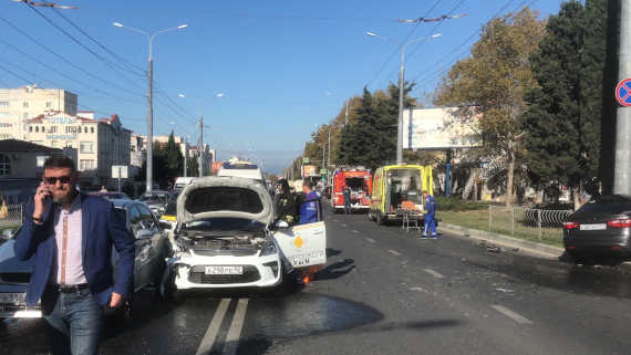 О ДТП в районе проспекта Октябрьской революции ранее сообщили пользователи социальных сете