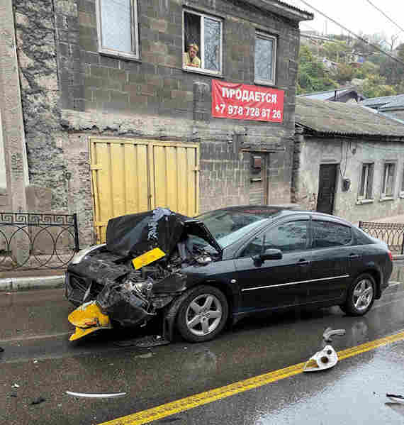 Участниками ДТП стали автобус «Богдан» и седан Peugeot