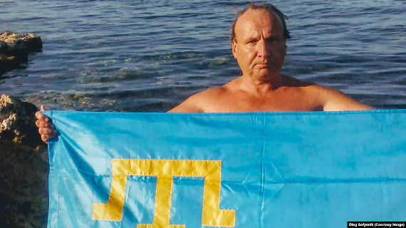 Пловец Софяник совершил 30-километровый заплыв в память о депортации крымских татар