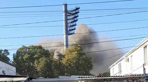 Крымские спасатели локализовали пожар, произошедший сегодня утром в Центре спортивной подготовки сборных команд Крыма (прежнее название – стадион «Локомотив»).