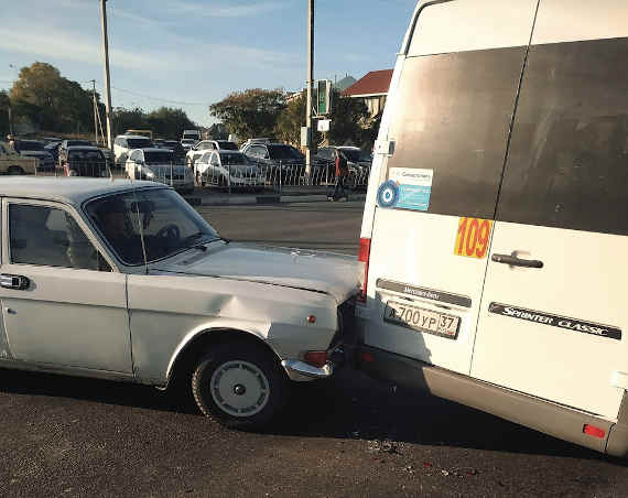  ДТП с участием легкового автомобиля и маршрутки стало причиной большой пробки