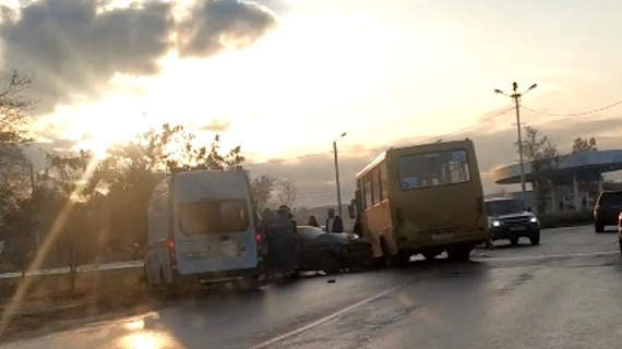 Сегодня в 8.30 водитель 1977 года рождения управляя автобусом двигался по улице Горпищенко