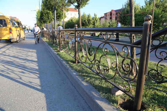 Пешеходное ограждение в Грозном