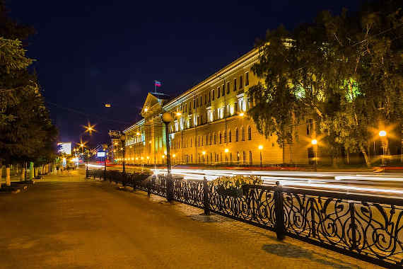 Это пешеходные ограждения на центральной улице Томска