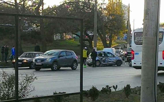 В Севастополе на Пожарова столкнулись три легковушки