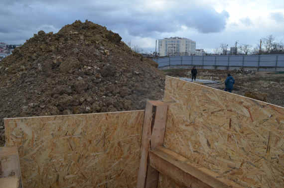 Перед подрывом взрывоопасный предмет был помещён глубоко в толщу почвы в специально организованную шахту, после чего место дополнительно укрыли земляной насыпью