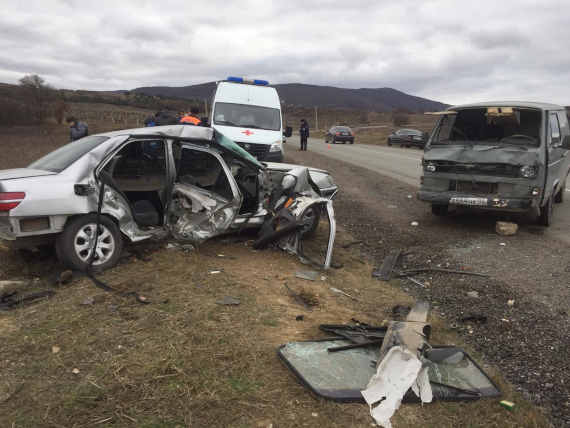 Дорожно-транспортное происшествие произошло сегодня на трассе Севастополь – Ялта в районе спуска к селу Хмельницкое
