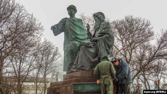 памятник князю Глебу и игумену Никону в Керчи