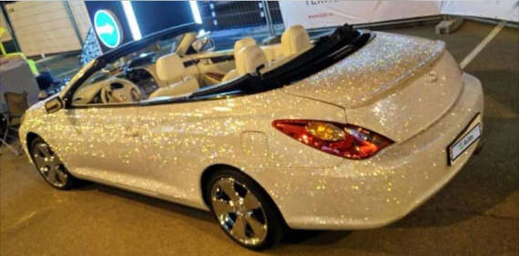 Огранщик алмазов из Севастополя выставил на продажу кабриолет в стразах