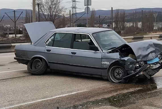 БМВ и хюндай столкнулись около пяти часов вечера между Инкерманом и ялтинским кольцом