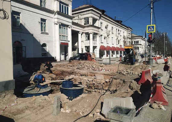 В ходе раскопок в центре Севастополя были обнаружены артефакты времён Крымской войны. Среди находок: монеты, ядра, пуговицы и пули