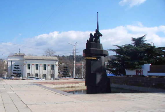 Мемориальный ансамбль «Витязям черноморских глубин» на улице Героев Севастополя 