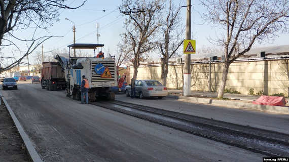 Дорожные работы на проспекте Победы в Севастополе