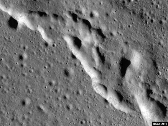 Снимок лунной поверхности, сделанный аппаратом НАСА в 2019 году