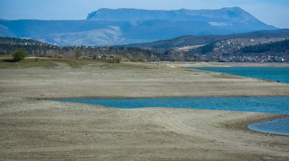 обмелевшее Симферопольске водохранилище