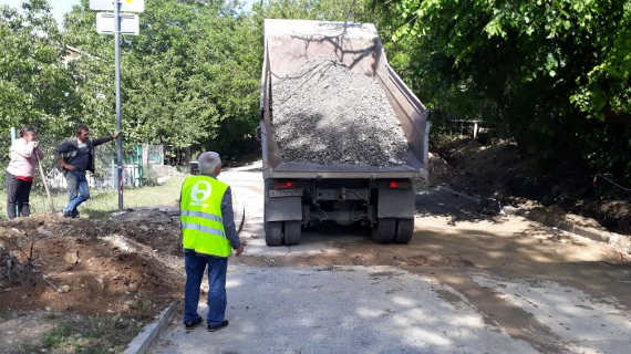 Бригада ГБУ «Севастопольский Автодор» оперативно выехала на место для устранения аварийной ситуации