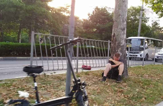 В районе перекрестка проспекта имени Генерала Острякова с улицей Генерала Хрюкина в Севастополе произошло ДТП с участием самокат