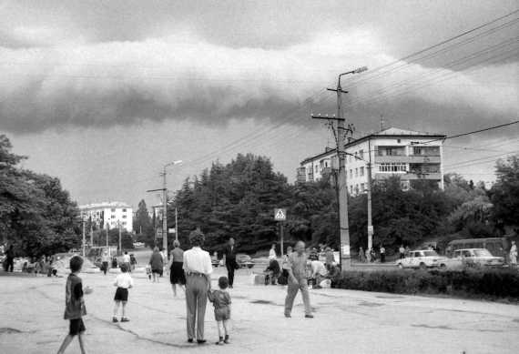 ранее в Севастополе уже замечали подобное явление. Например, в 1998 году над площадью 50-летия СССР