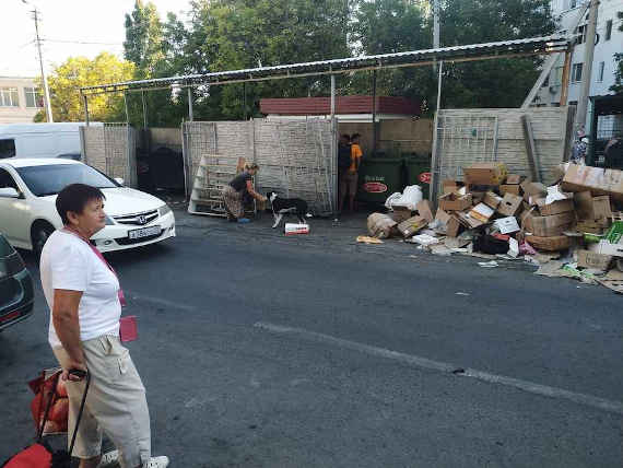 В Севастополе ширится свалка на проспекте Генерала Остряков