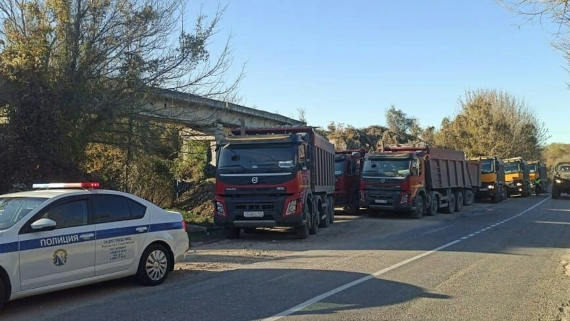 в Севастополе было зафиксировано около двадцати грузовых машин, которые транспортировали отходы грунта без документов