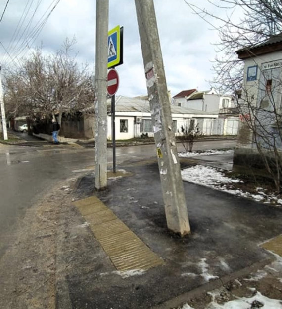 Желтая плитка должна указывать незрячим пешеходам, где переход 