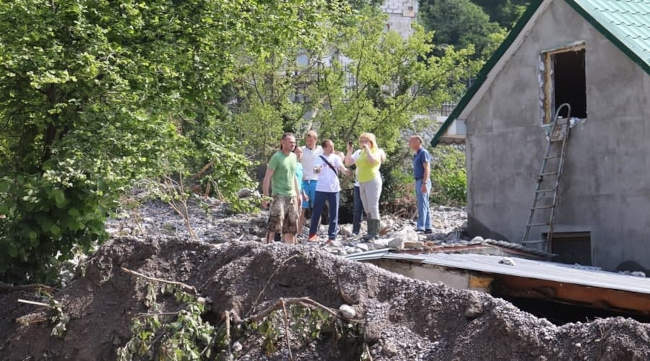 Напряженная ситуация сохраняется на улице Джафера Сейдамета в ялтинском микрорайоне Васильевка