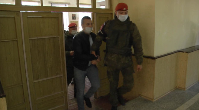 Мужчина приговорён к двум годам лишения свободы с отбыванием наказания в исправительной колонии общего режима с лишением права занимать должности на государственной службе на один год со штрафом 200 тысяч рублей. Кроме того, военный суд лишил офицера воинского звания старший лейтенант