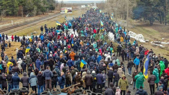 Вторые сутки жители Энергодара дежурят на въезде в город,