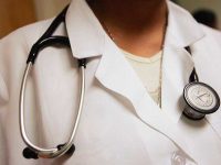 Квалифицированным медикам не дают работать в Крыму