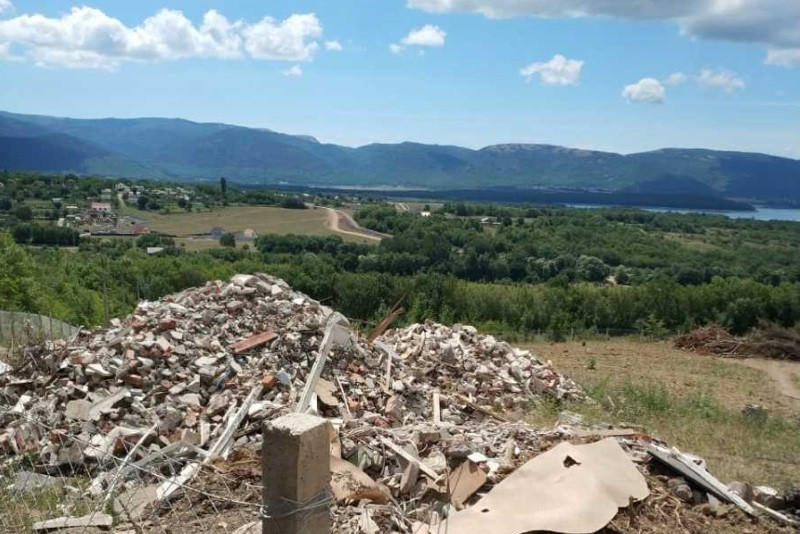 Стройотходы сбрасываются в Байдарской долине