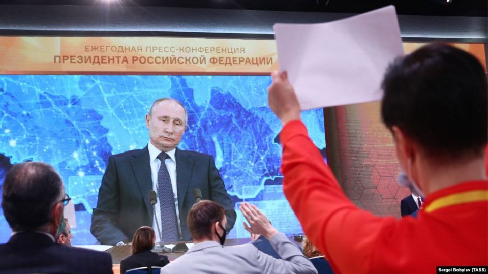 президент России Владимир Путин во время итоговой пресс-конференции