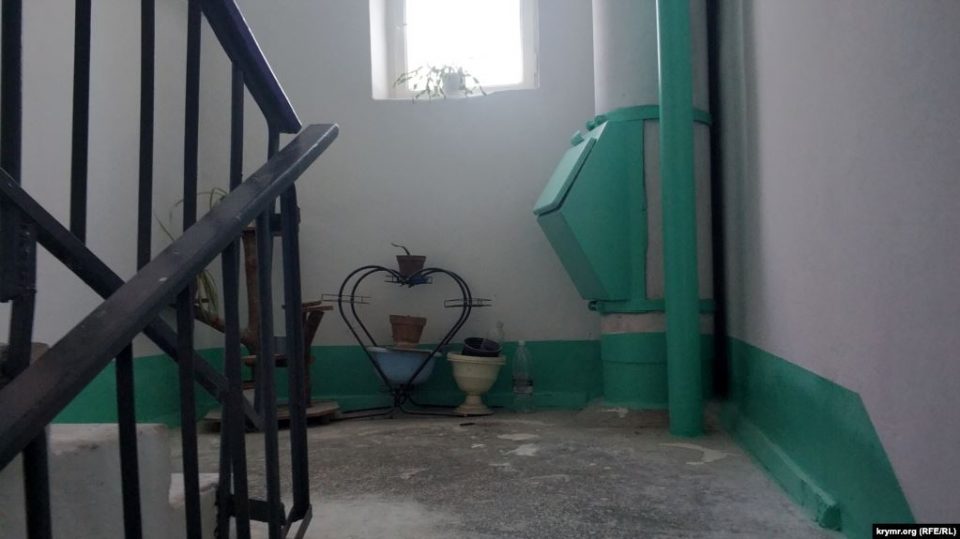 Севастопольцы возмущаются необходимостью платить за несуществующие услуги – отопление подъездов многоквартирных домов