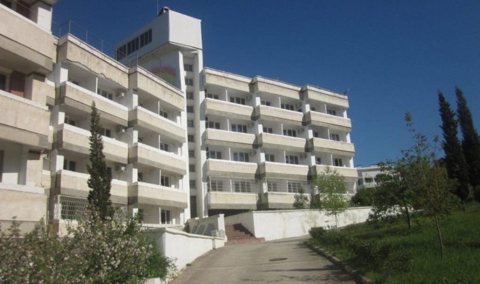 Городская больница № 4 развернула на базе пансионата «Лазурь» стационар, предназначенный для лечения жителей Севастополя от новой короновирусной инфекции.